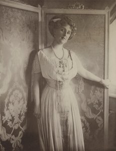Baronowa von Eckardstein (zdjęcie czarno-białe) autorstwa English Photographer