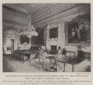 Niszczycielski pożar w Stourhead, Wiltshire, 16 kwietnia, jadalnia z kosztownymi obrazami i krzesłami autorstwa English Photographer