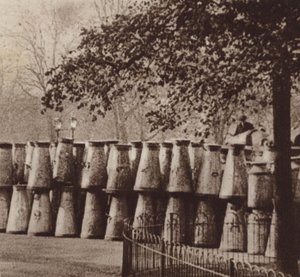Strajk generalny 1926, magazyn mleka w Hyde Parku Londyn autorstwa English Photographer