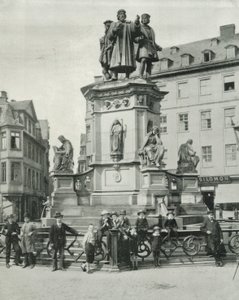 Pomnik Gutenberga we Frankfurcie (zdjęcie czarno-białe) autorstwa English Photographer