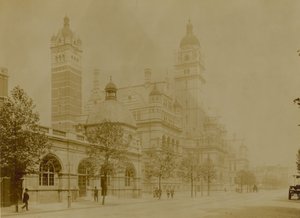 Imperial Institute, South Kensington, Londyn autorstwa English Photographer