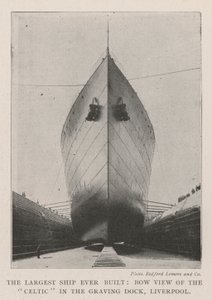 Największy statek, jaki kiedykolwiek zbudowano, widok celtycki z dziobu w Graving Dock w Liverpoolu autorstwa English Photographer