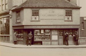 The Old Curiosity Shop, 14 Portsmouth Street, Lincolns Inn Fields, Londyn autorstwa English Photographer