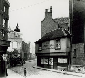 Sklep Old Curiosity, Portsmouth Street, Lincolns Inn Fields, Londyn autorstwa English Photographer