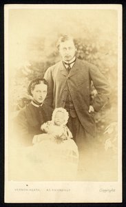 Książę i księżna Walii oraz książę Albert Victor autorstwa English Photographer