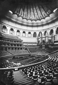 Royal Albert Hall, Londyn, ok. 1880 r. autorstwa English Photographer