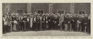 Spotkanie Królewskich Towarzystw Archeologicznych w Hampton Court, grupa członków z prezydentem, wicehrabią Dillon autorstwa English Photographer