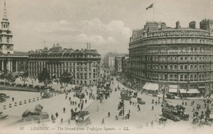 The Strand z Trafalgar Square, Londyn autorstwa English Photographer