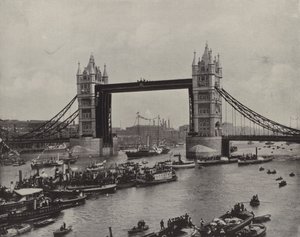 Tower Bridge, patrząc na wschód (zdjęcie czarno-białe) autorstwa English Photographer