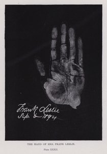Ręka pani Frank Leslie (zdjęcie czarno-białe) autorstwa English Photographer