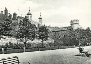 Tower of London z Wharf autorstwa English Photographer