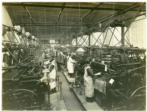 Tkactwo indycze, fabryka Hughesa nr 2, 1923 autorstwa English Photographer