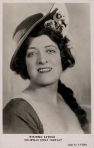 Winifred Lawson, Vic-Wells Opera Company (zdjęcie czarno-białe) autorstwa English Photographer