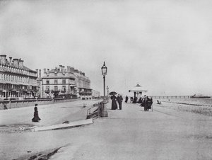 Worthing: Heene Terrace (zdjęcie czarno-białe) autorstwa English Photographer
