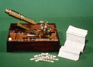Mikroskop klatki piersiowej, z wyborem suwaków z kości słoniowej i listą, ok. 1800 autorstwa English School