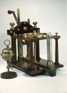 Dwucylindrowa pompa powietrza z półkulami magdeburskimi, ok.1800 autorstwa English School