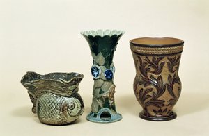 Wazony Doulton, lata 80. XIX wieku, (kamionka)