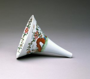 Lejek do wina Famille Rose, porcelana Worcester, 1753-55 (porcelana emaliowana)