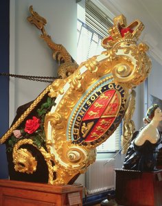 Figurka HMY Wiktoria i Albert II (drewno malowane)