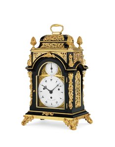 Mały, ebonizowany ośmiodniowy zegar stołowy George III na ormolu, ok. 1765 (ormolu i obudowa z ebonizowanego drewna) autorstwa English School