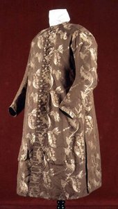 Złoty brokatowy płaszcz, ok.1700-10 autorstwa English School