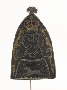 Czapka Grenadier, South Bn, Hampshire Militia, noszona przez porucznika J B Harrisona autorstwa English School