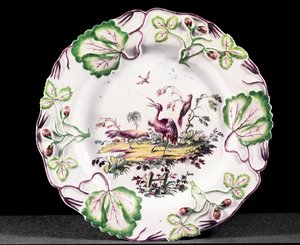 Talerz Longton Hall, formowany z truskawkami, 1749-60 (porcelana)