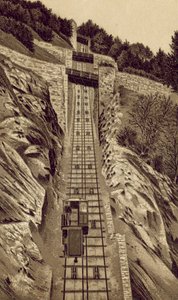North Devon: Cliff Railway, Lynmouth to Lynton (litho) autorstwa English School
