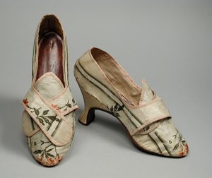 Para butów damskich, ok. 1780 (brokatowa tafta jedwabna, skóra, len) autorstwa English School