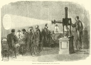 Odczytywanie pod mikroskopem depesz balonowych, październik 1870 r. autorstwa English School
