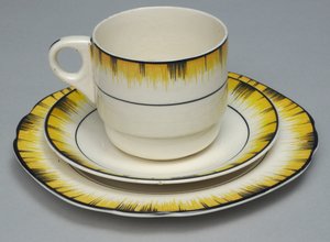 Filiżanka do herbaty, spodek i talerz Brexton, ok. 1935 (ceramiczne) autorstwa English School