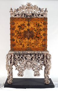 Gabinet Witcombe, ok. 1697 (drewno japońskie i posrebrzane)