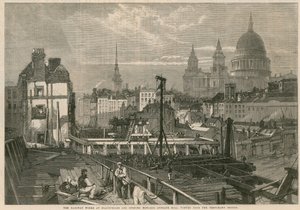 Kolej pracuje w Blackfriars i otwiera się w kierunku Ludgate Hill w Londynie, widziana z tymczasowego mostu autorstwa English School