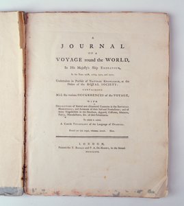 Strona tytułowa A Journal of a Voyage Around the World in His Majestys Ship Endeavour in the Years 1768, 1779, 1770 n 1771, opublikowanej w Londynie, 1771 (druk) autorstwa English School