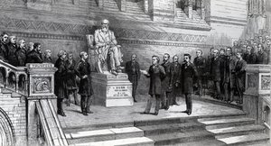 Odsłonięcie pomnika zmarłego Karola Darwina w Muzeum Historii Naturalnej w South Kensington, 9 czerwca 1885 autorstwa English School