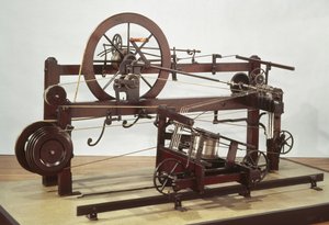 Replika wirującego muła wynalezionego przez Samuela Cromptona (1753-1827) w ok.1772-79 (drewno i metal)