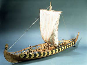 Rigged model statku Wikingów znaleziony w Gokstad w Norwegii w 1880 roku (drewno)