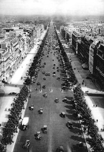 Widok na Avenue des Champs Elysees, Paryż, 1931. autorstwa Ernest Flammarion