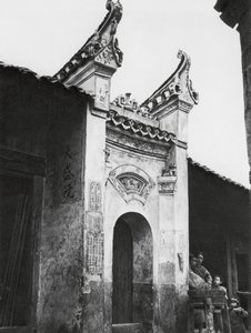 Hunan, wejście do domu (zdjęcie czarno-białe) autorstwa Ernst Boerschmann