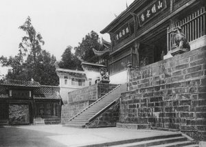 Kuanhien, Ori Lang miao, Szechuan, drugi front (zdjęcie czarno-białe) autorstwa Ernst Boerschmann
