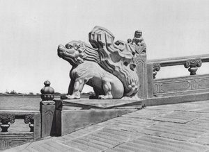 Pekin, Wan shou shan, Chihli, koniec mostu w Pałacu Letnim (zdjęcie czarno-białe) autorstwa Ernst Boerschmann