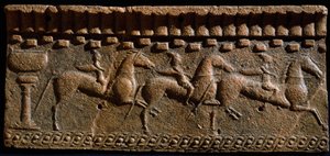 Sztuka etruska: fryz z dekoracją rycerzy z zespołu architektonicznego w Murlo. VI wiek p.n.e. Murlo, Antiquarium Municipal, Włochy autorstwa Etruscan