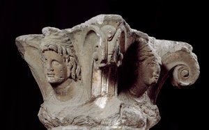 Cywilizacja etruska: zdobione kapitele kolumn z grobowca Campanari a Vulci we Włoszech. Koniec 4, początek III wieku p.n.e. Florencja, Muzeum Archeologiczne autorstwa Etruscan