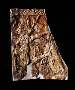 Cywilizacja etruska: ozdoba z kości słoniowej przedstawiająca Geryona - Z kurhanu Montefortini, Comeana, Włochy - VII wiek p.n.e. Dim 10x8,1 cm Florencja, Museo Archeologico, inw. 194662 autorstwa Etruscan