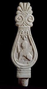 Cywilizacja etruska: stela grobowa w gres decoree z sylwetką lwiego skrzydła z Londa we Włoszech. 550-500 p.n.e. Florencja, Muzeum Archeologiczne autorstwa Etruscan