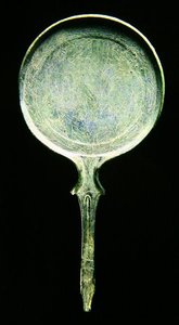 Lustro z dekoracją naciętą (brąz) autorstwa Etruscan Etruscan