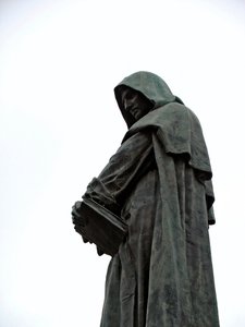 Pomnik Giordano Bruno (1548-1600) dominikańskiego filozofa i brata. Rzeźba Ettore Ferrari (1845-1929) 1889 Campo dei Fiori, Rzym autorstwa Ettore Ferrari