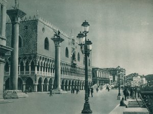Front główny Pałacu Dożów z Riva degli Schiavoni, Wenecja, Włochy, 1927 autorstwa Eugen Poppel