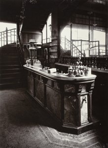 Bar kabaretowy autorstwa Eugène Atget