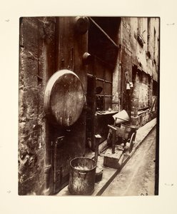 Rue de La Reynie (warsztat blacharza, rue de la Reynie) autorstwa Eugène Atget